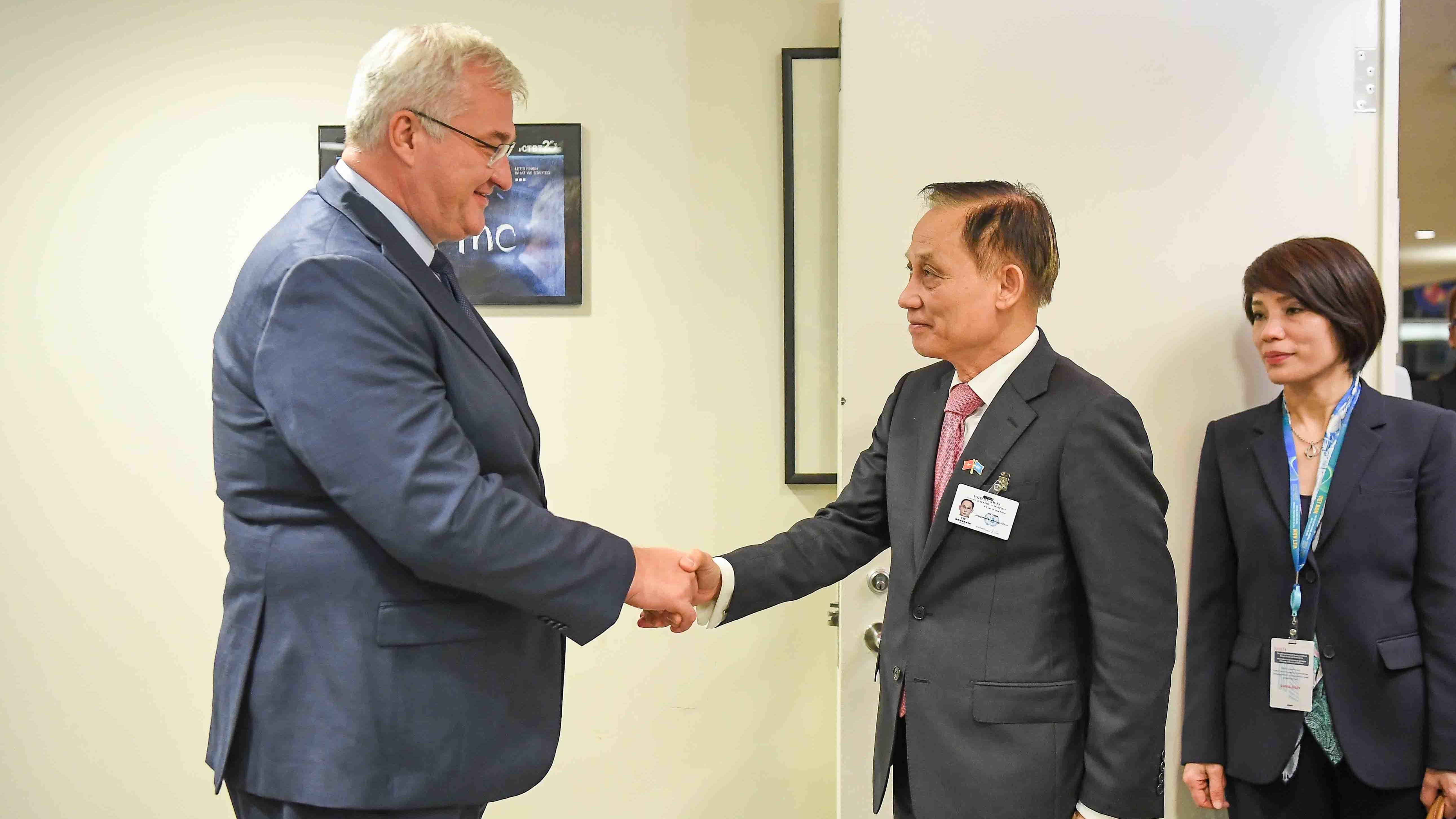 Acting Foreign Minister Le Hoai Trung receives Ukrainian Foreign Minister Andrii Sybiha