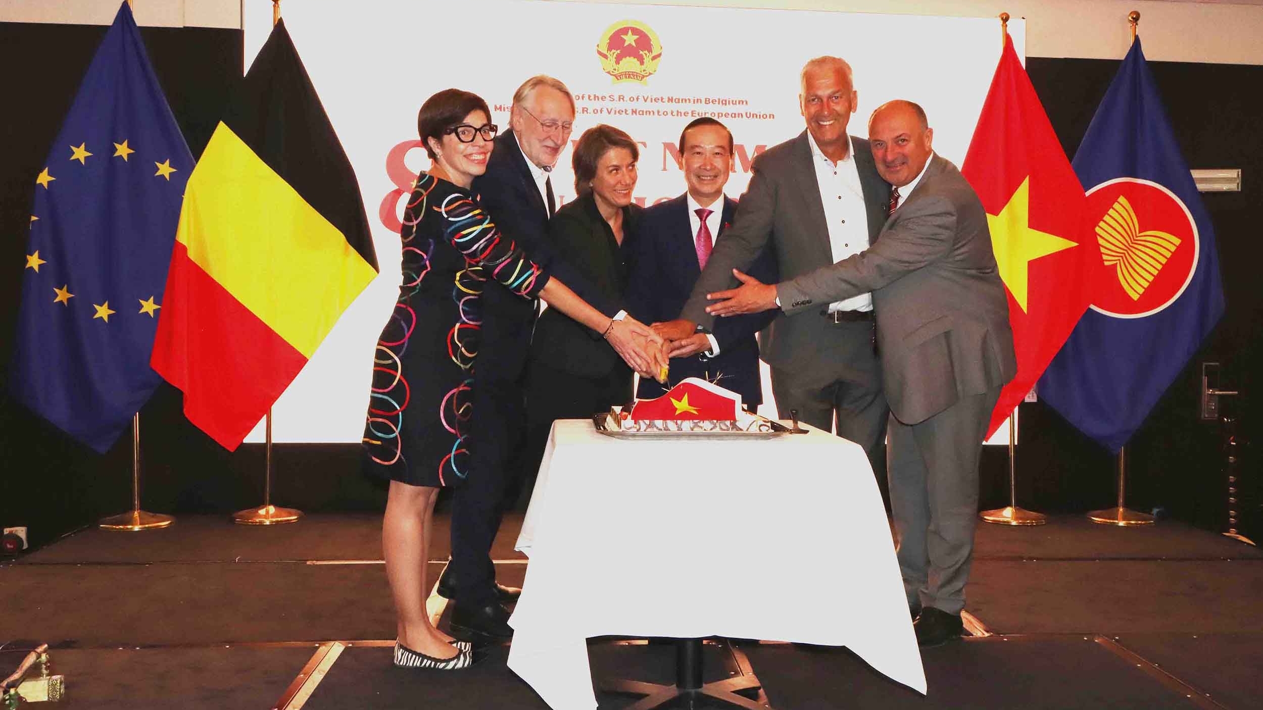 Vietnamese Embassy hosts reception celebrating the 80th National Day in Belgium