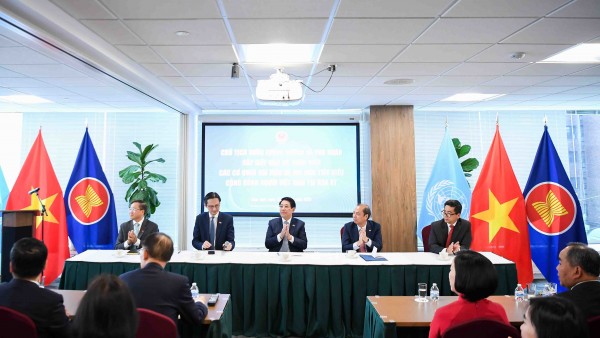 President Luong Cuong meets with representatives of Vietnamese missions, community in US