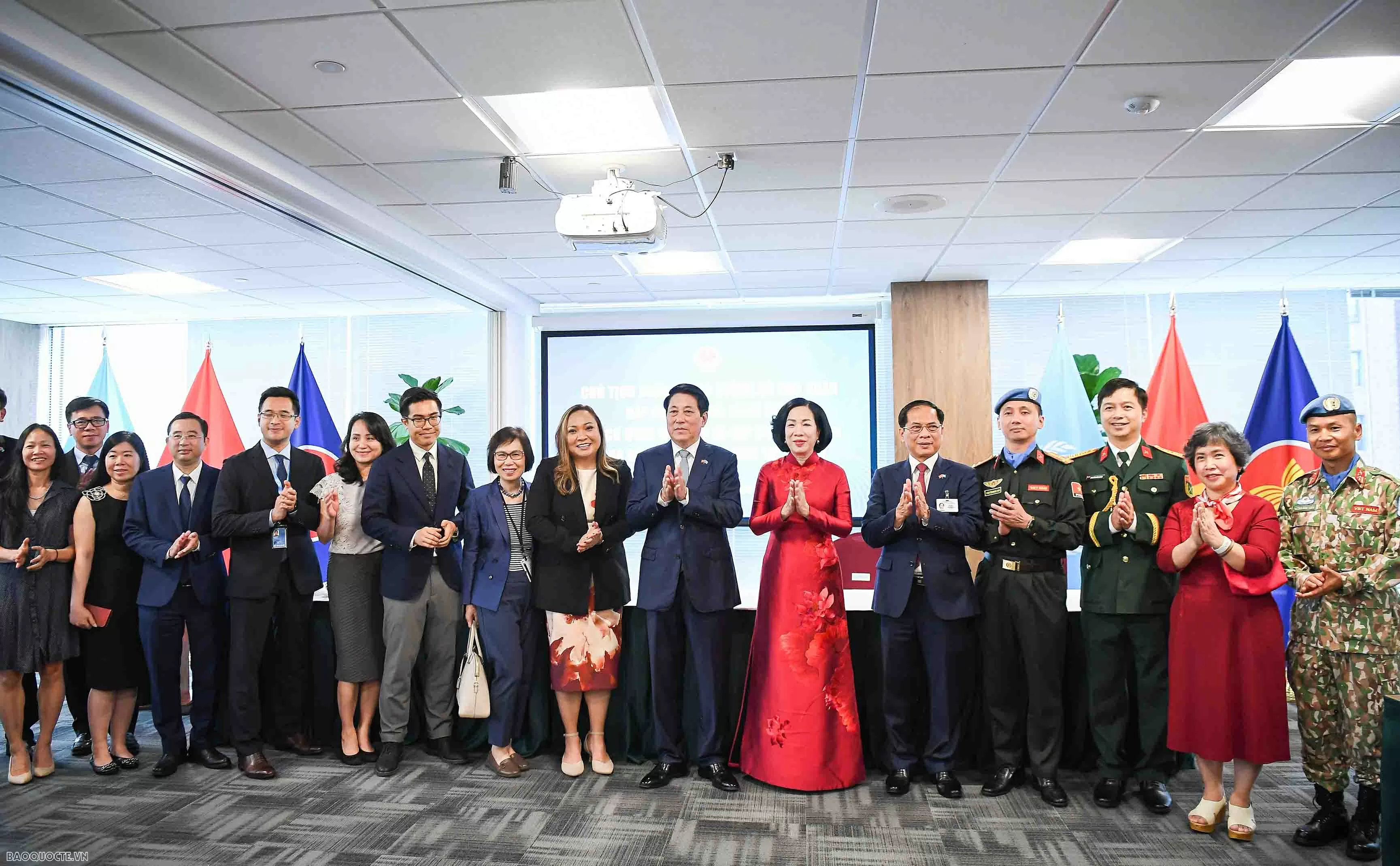 President Luong Cuong meets with representatives of Vietnamese missions, community in US