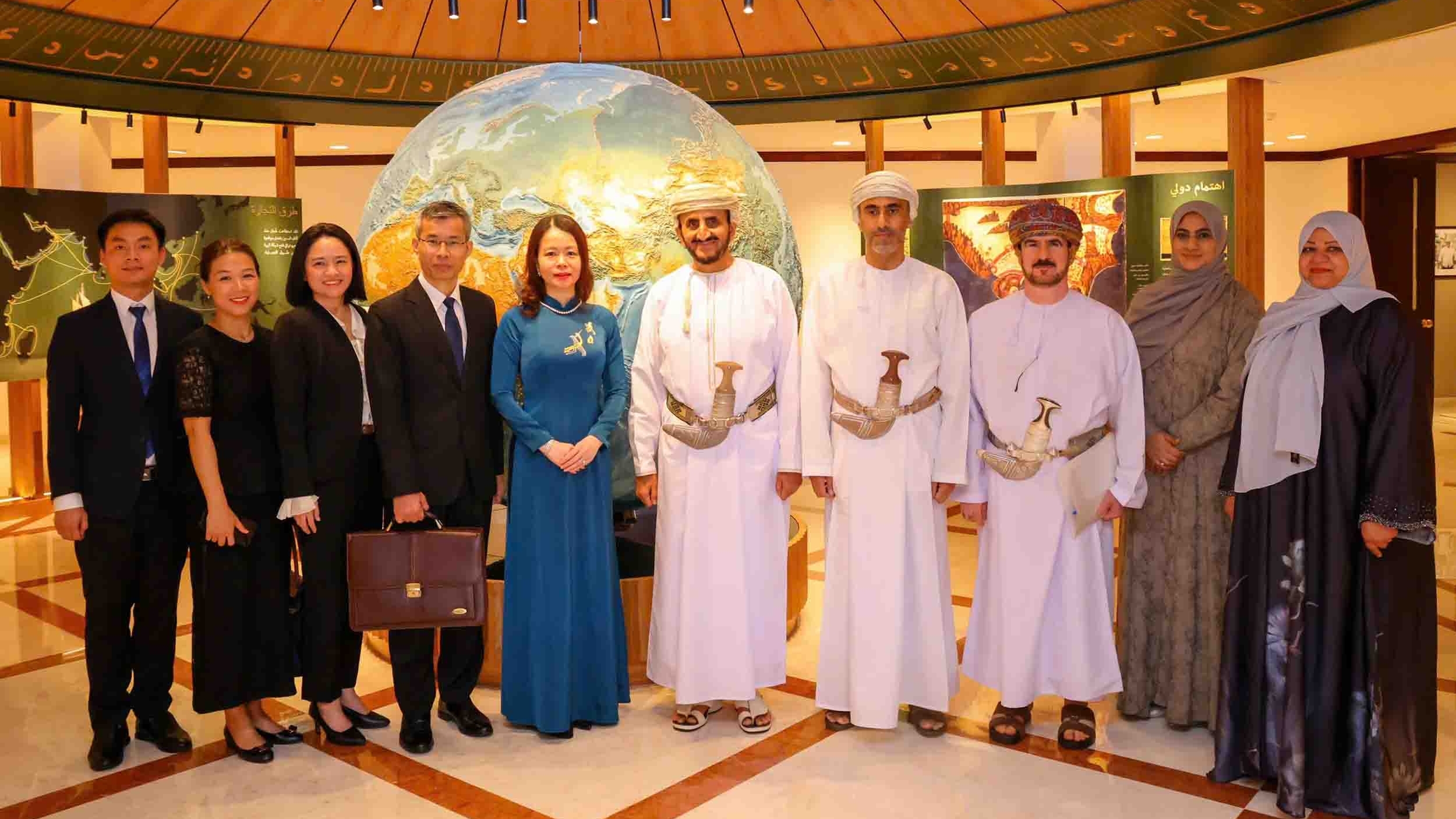 Deputy FM Nguyen Minh Hang co-chairs Vietnam-Oman political consultation