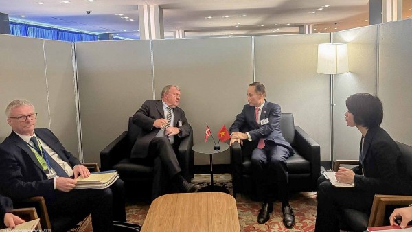 Acting Foreign Minister Le Hoai Trung meets Danish Foreign Minister Lars Løkke Rasmussen