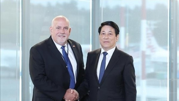 President Luong Cuong meets Costco CEO Ron Vachris in Seattle