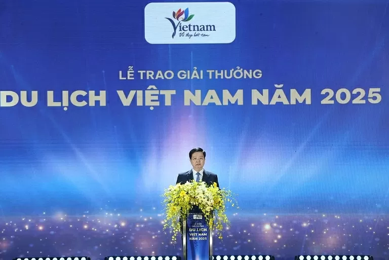 Vietnam Tourism Awards 2025 honors 113 outstanding enterprises and units Vietnam Tourism Awards 2025 honors 113 outstanding enterprises and units