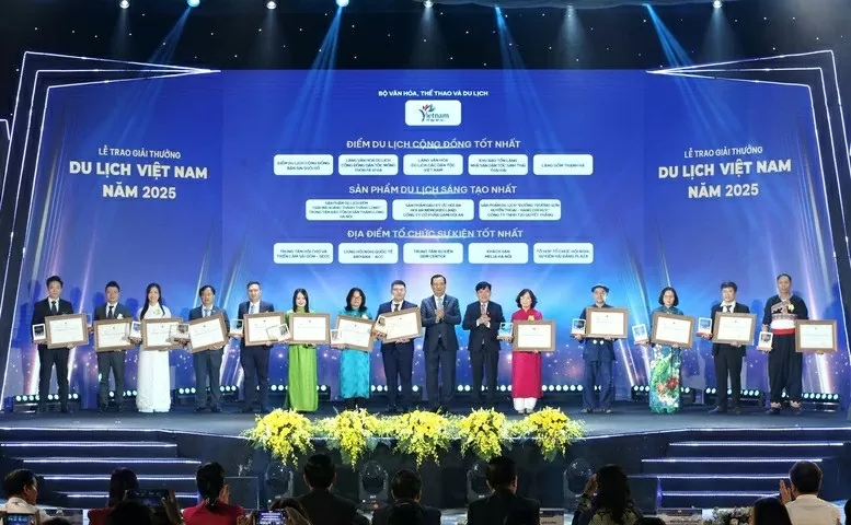 Vietnam Tourism Awards 2025 honors 113 outstanding enterprises and units Vietnam Tourism Awards 2025 honors 113 outstanding enterprises and units