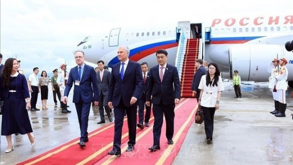 Russian State Duma Chairman arrives in Hanoi, beginning official visit to Vietnam