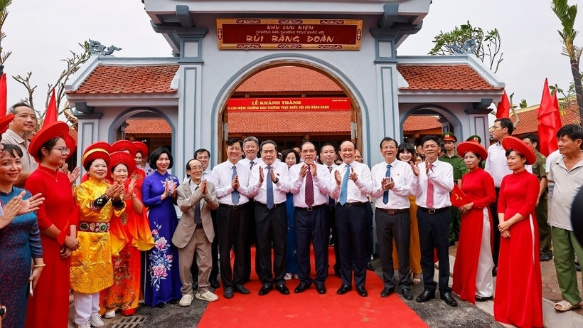 Top legislator attends inauguration of memorial site of late Chairman of NA Standing Committee