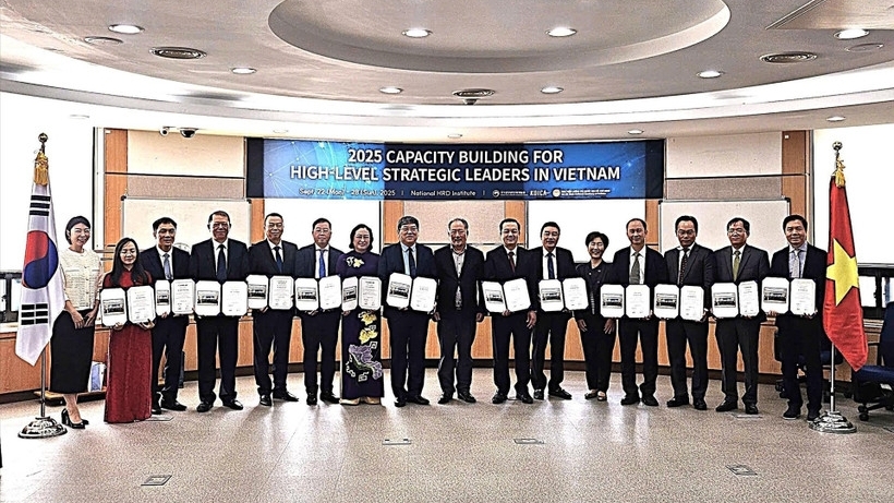 Vietnam and RoK step up cooperation in training strategic-level leaders