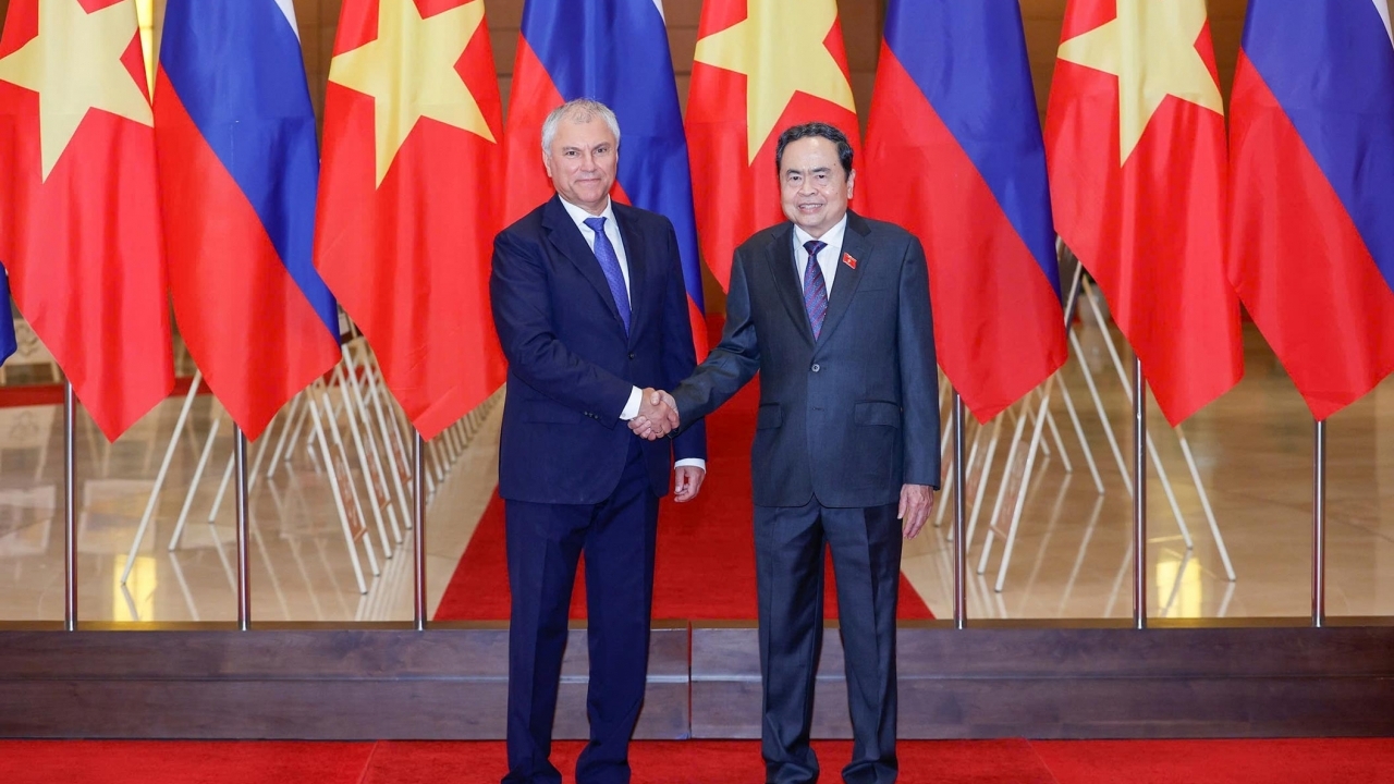 NA Chairman Tran Thanh Man, Chairman of Russian State Duma Vyacheslav Volodin hold talks