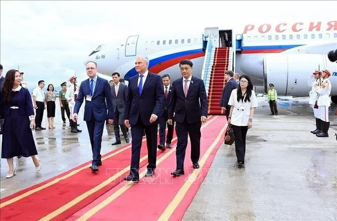 Russian State Duma Chairman arrives in Hanoi, beginning official visit to Vietnam