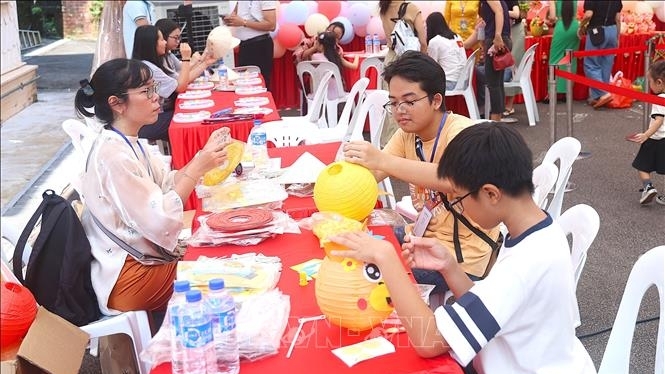 Vietnamese Community celebrates Mid-Autumn Festival in Singapore