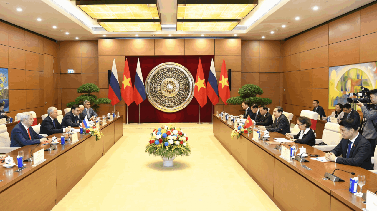NA Chairman Tran Thanh Man, Chairman of Russian State Duma Vyacheslav Volodin hold talks
