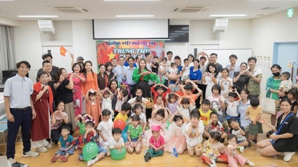 Warm Mid-Autumn Festival at Cay Tre Community Vietnamese Language School