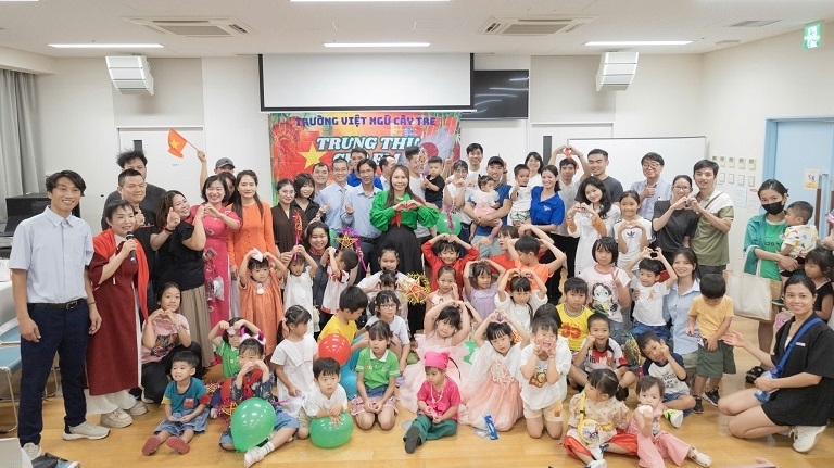 Warm Mid-Autumn Festival at Cay Tre Community Vietnamese Language School