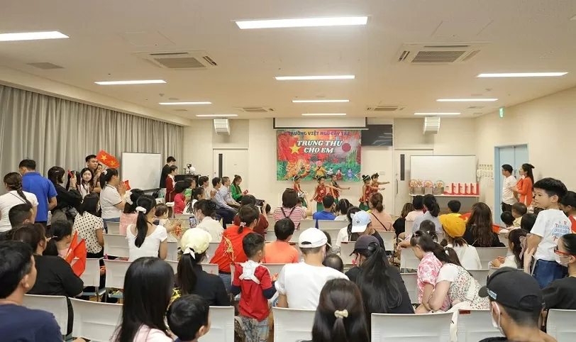 Warm Mid-Autumn Festival at Cay Tre Community Vietnamese Language School