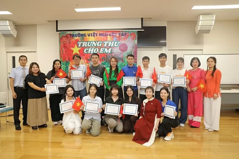 Warm Mid-Autumn Festival at Cay Tre Community Vietnamese Language School