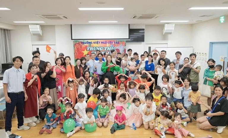 Warm Mid-Autumn Festival at Cay Tre Community Vietnamese Language School
