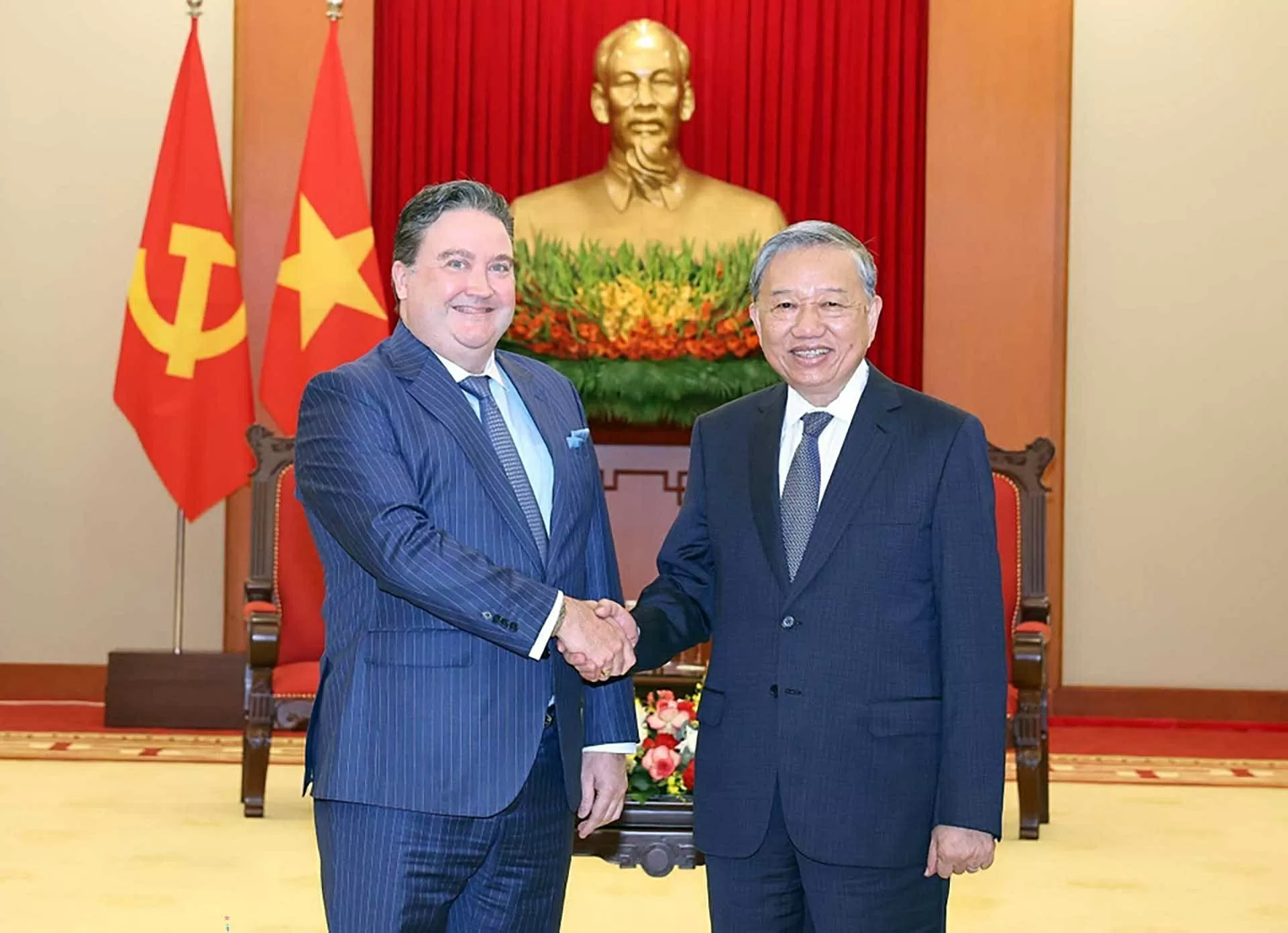 Party General Secretary To Lam welcomes U.S. Ambassador Marc Knapper