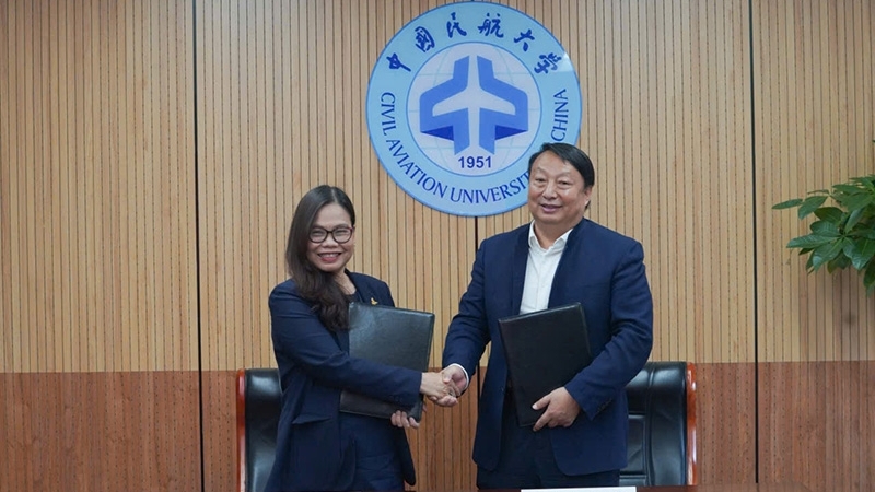 Vietnam Aviation Academy and Civil Aviation University of China signed a strategic cooperation agreement