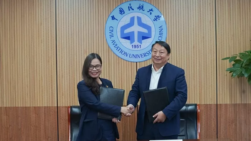 Vietnam Aviation Academy and Civil Aviation University of China signed a strategic cooperation agreement