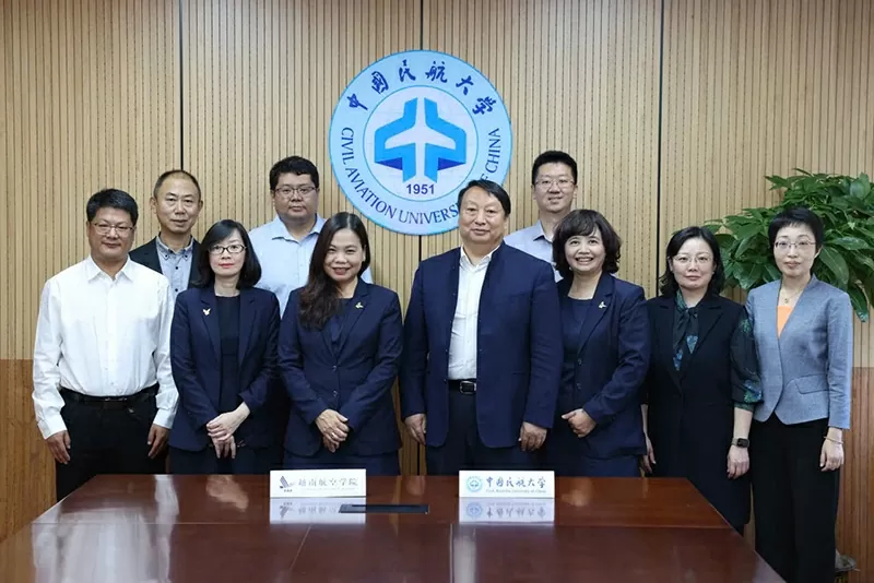 Vietnam Aviation Academy and Civil Aviation University of China signed a strategic cooperation agreement