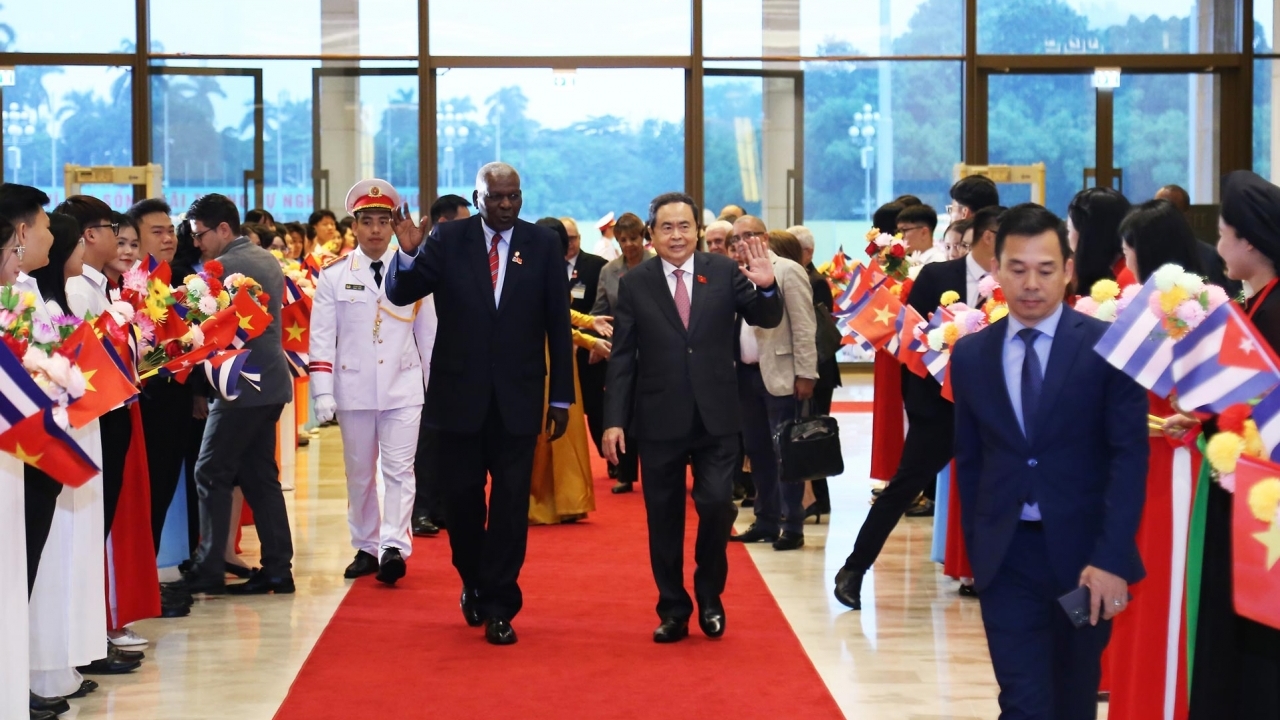 Welcome ceremony held for Cuban National Assembly President Esteban Lazo Hernández