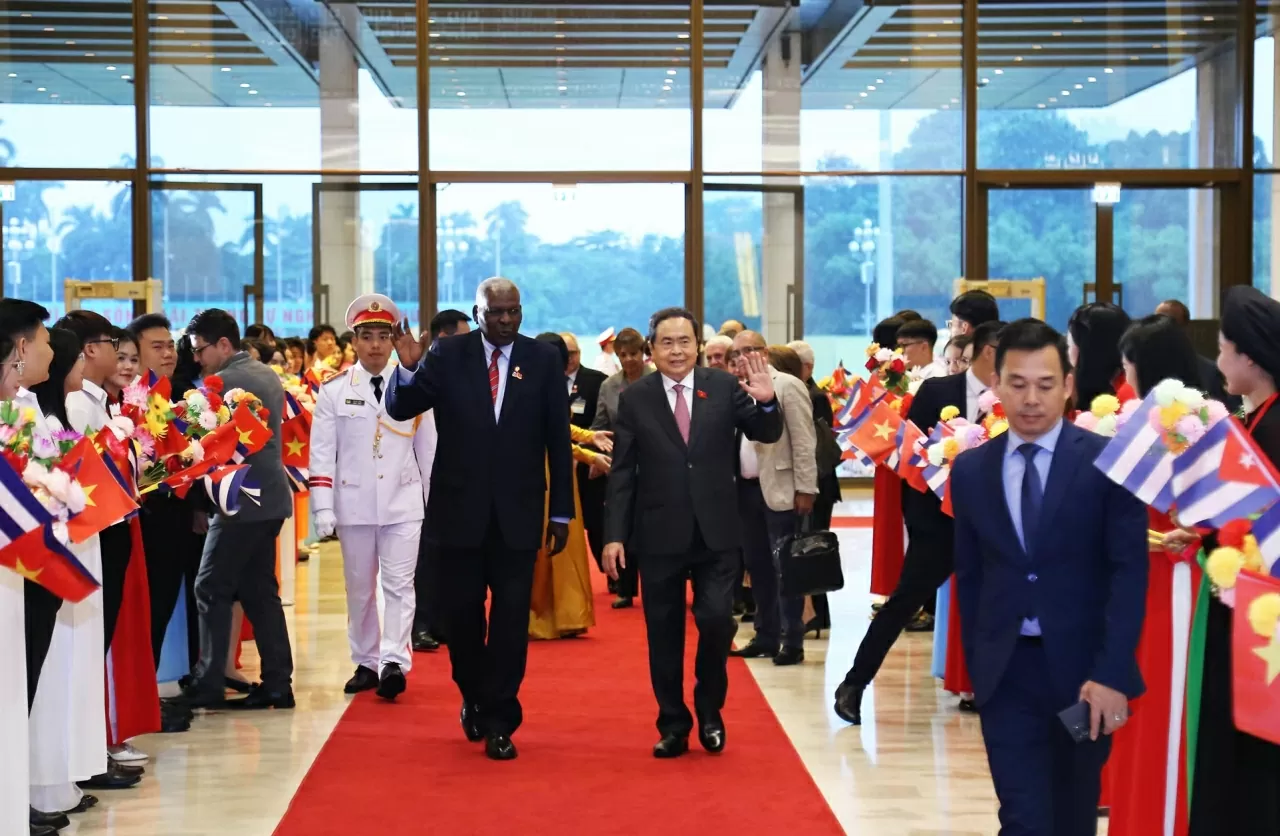 Welcome ceremony held for Cuban National Assembly President Esteban Lazo Hernández