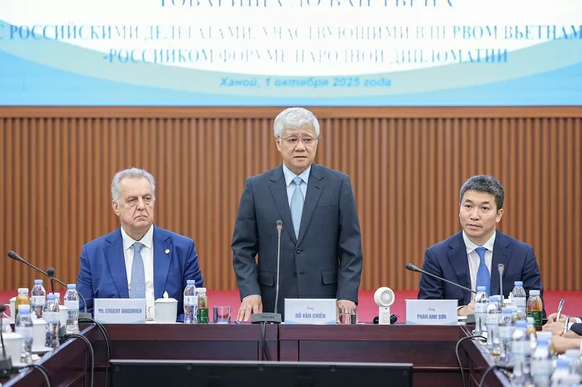 VFF President Do Van Chien welcomes Russian delegation to first Vietnam-Russia People's Forum