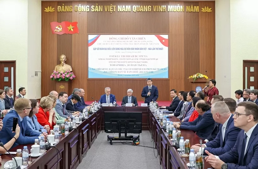 VFF President Do Van Chien welcomes Russian delegation to first Vietnam-Russia People's Forum