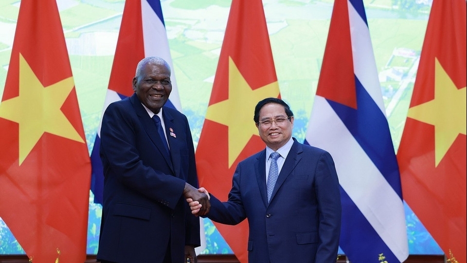Prime Minister Pham Minh Chinh welcomes Cuban top legislator Esteban Lazo Hernández