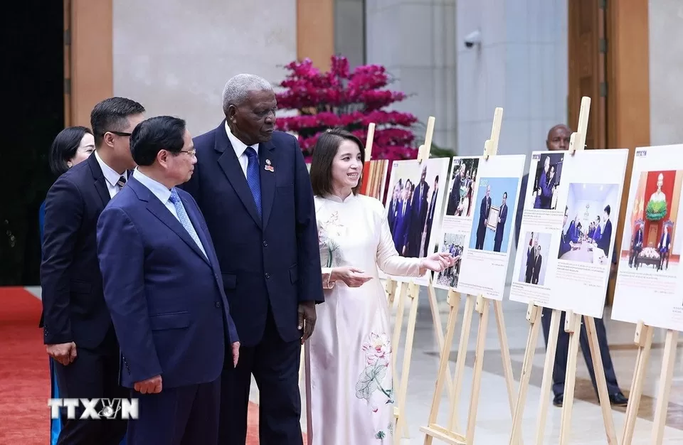 Prime Minister Pham Minh Chinh welcomes Cuban top legislator Esteban Lazo Hernández