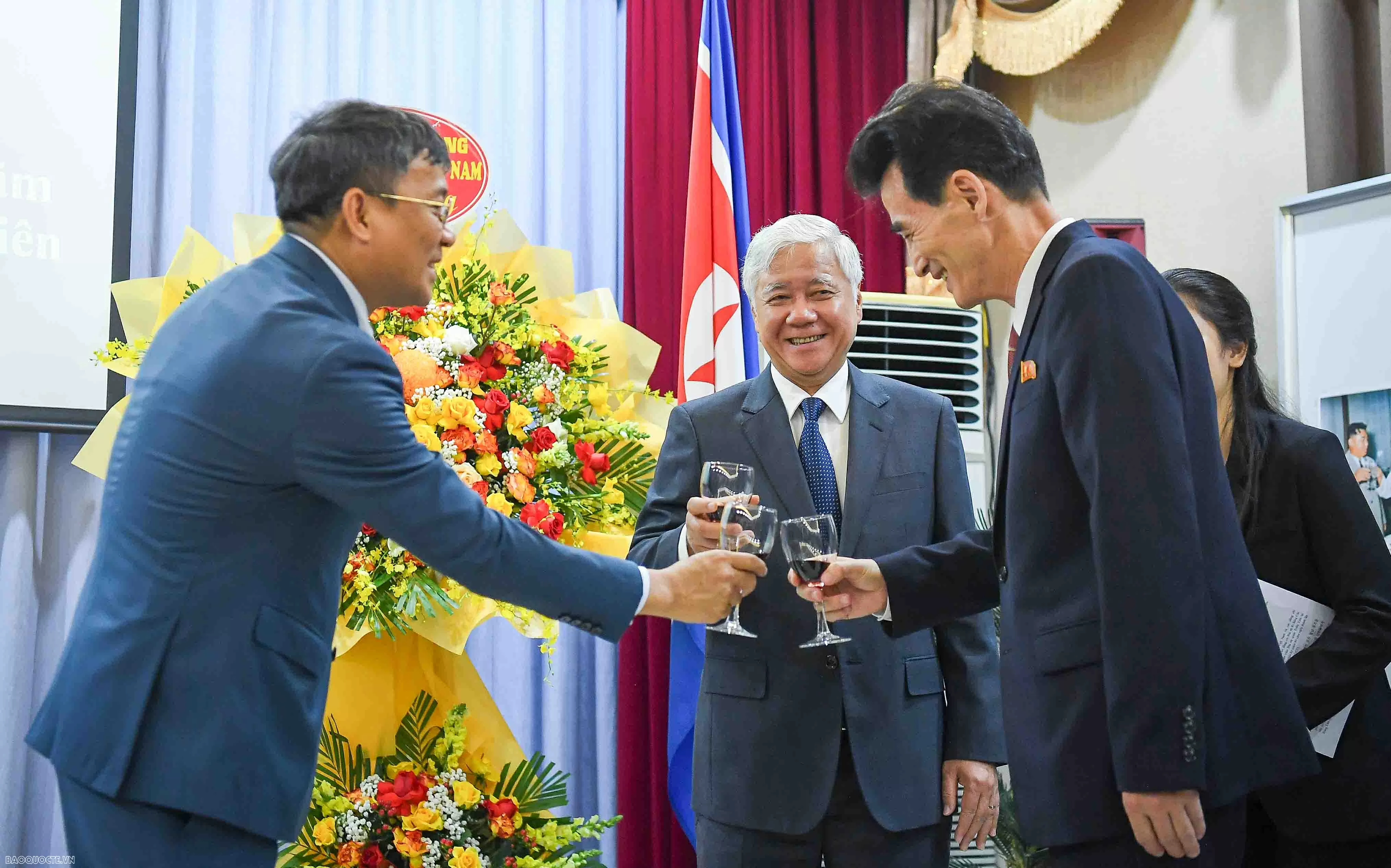 VFF President Do Van Chien attends DPRK recepcion to maintain the tradition of mutual support