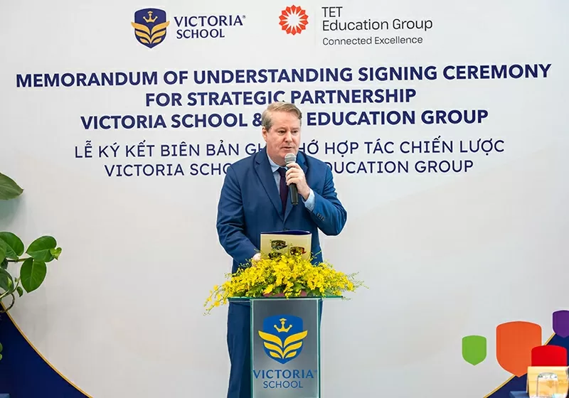 ThS. Christopher Bradley – M.Ed. Christopher Bradley – CAO of Victoria School System, Principal of Victoria School – Saigon South
