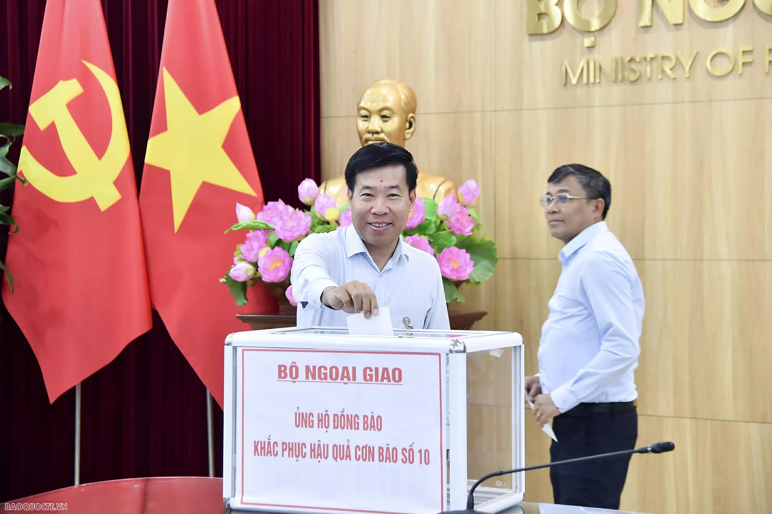 Ministry of Foreign Affairs launches fundraising to support Typhoon No. 10 victims