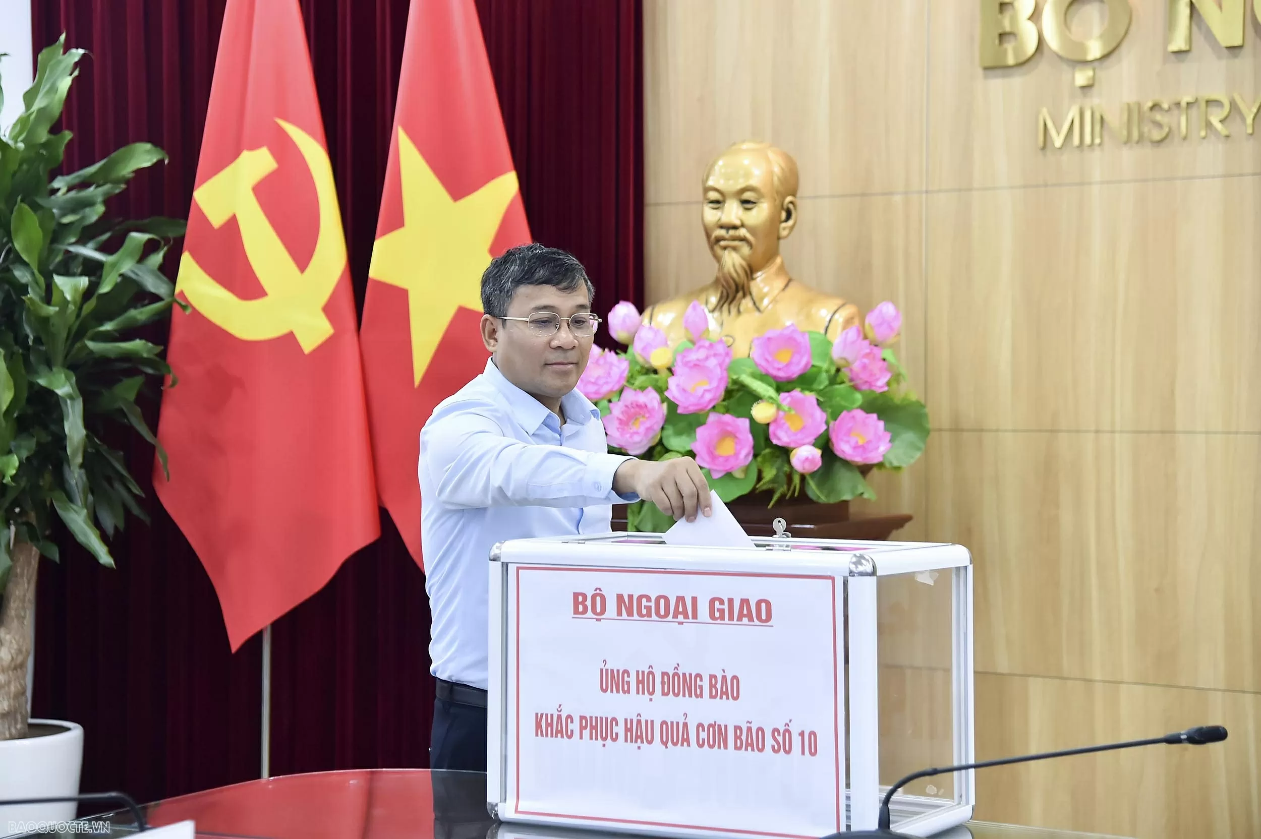 Ministry of Foreign Affairs launches fundraising to support Typhoon No. 10 victims