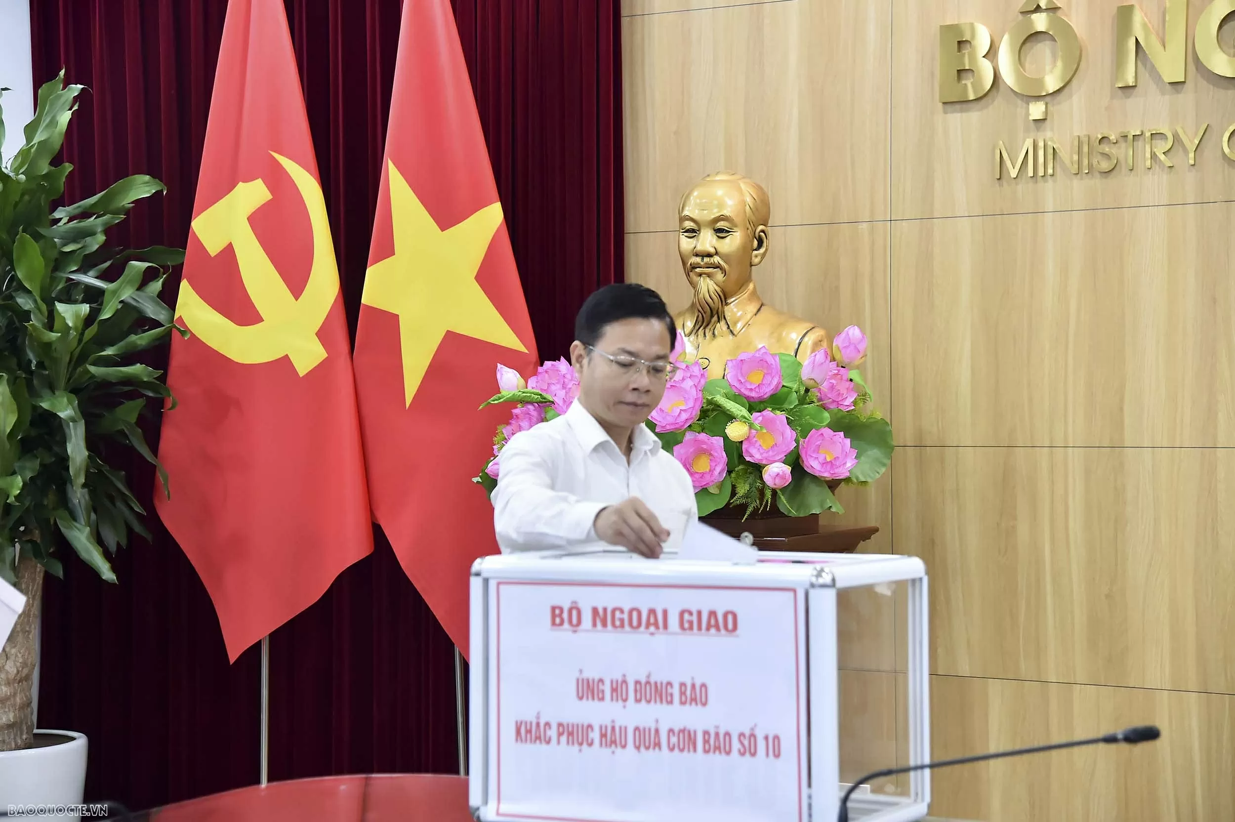 Ministry of Foreign Affairs launches fundraising to support Typhoon No. 10 victims