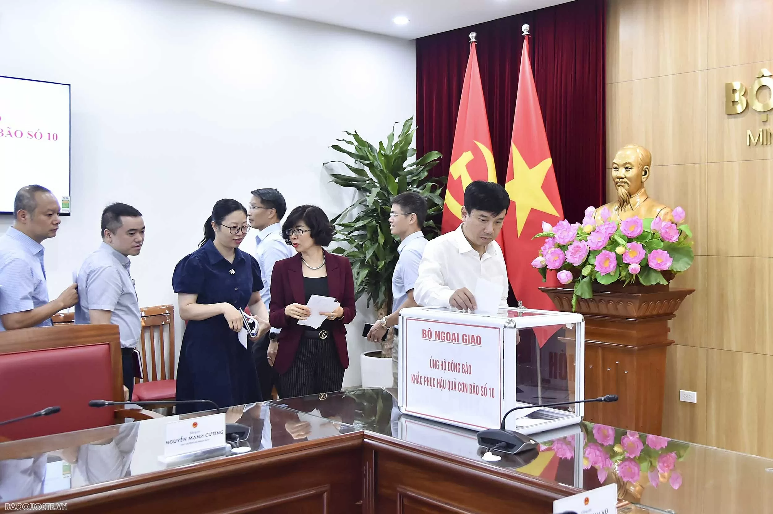 Ministry of Foreign Affairs launches fundraising to support Typhoon No. 10 victims