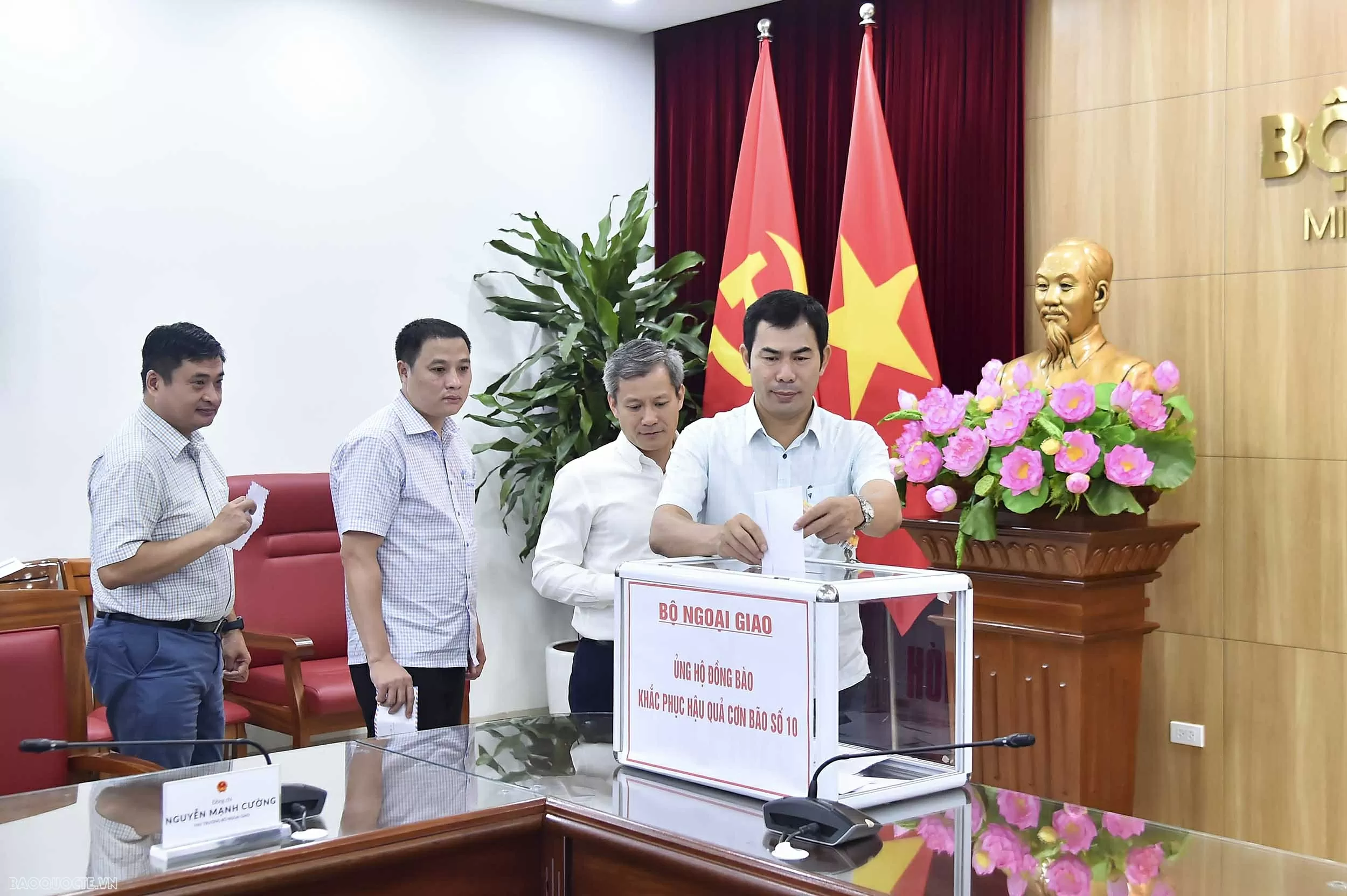 Ministry of Foreign Affairs launches fundraising to support Typhoon No. 10 victims