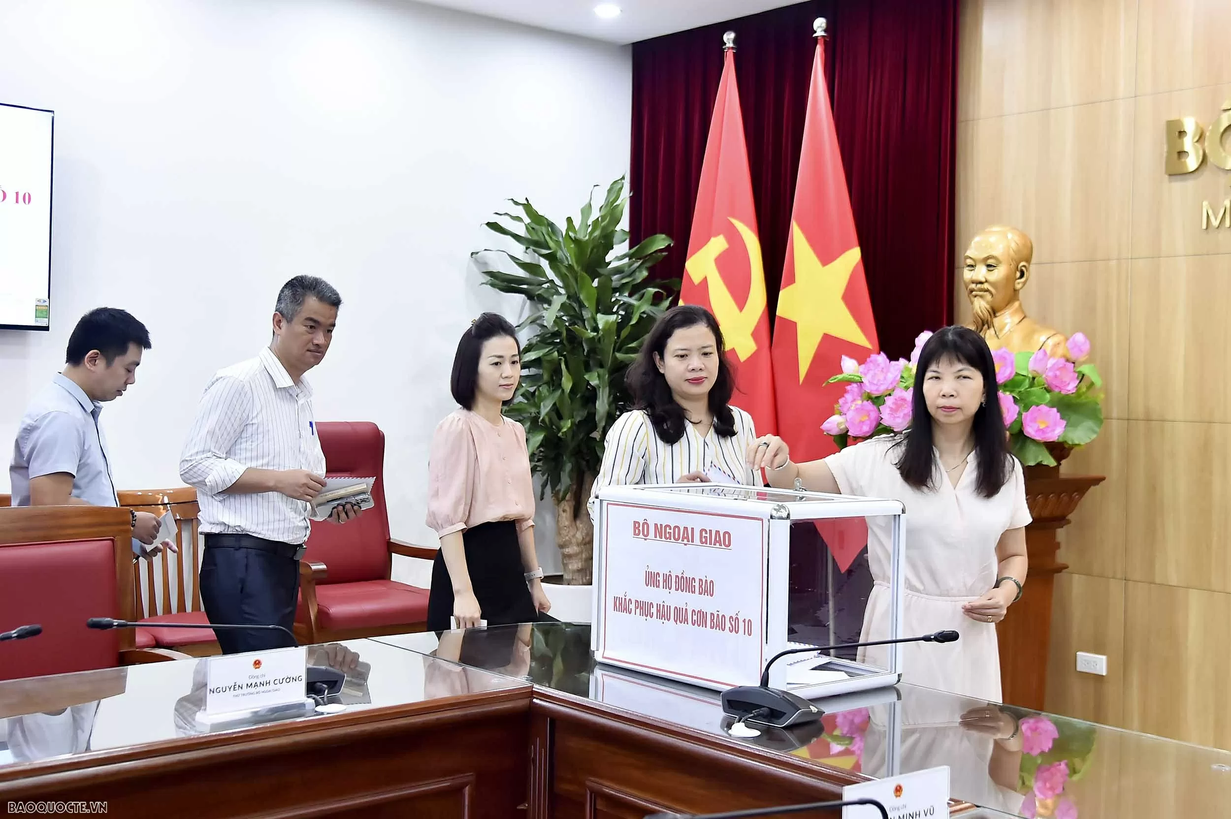 Ministry of Foreign Affairs launches fundraising to support Typhoon No. 10 victims