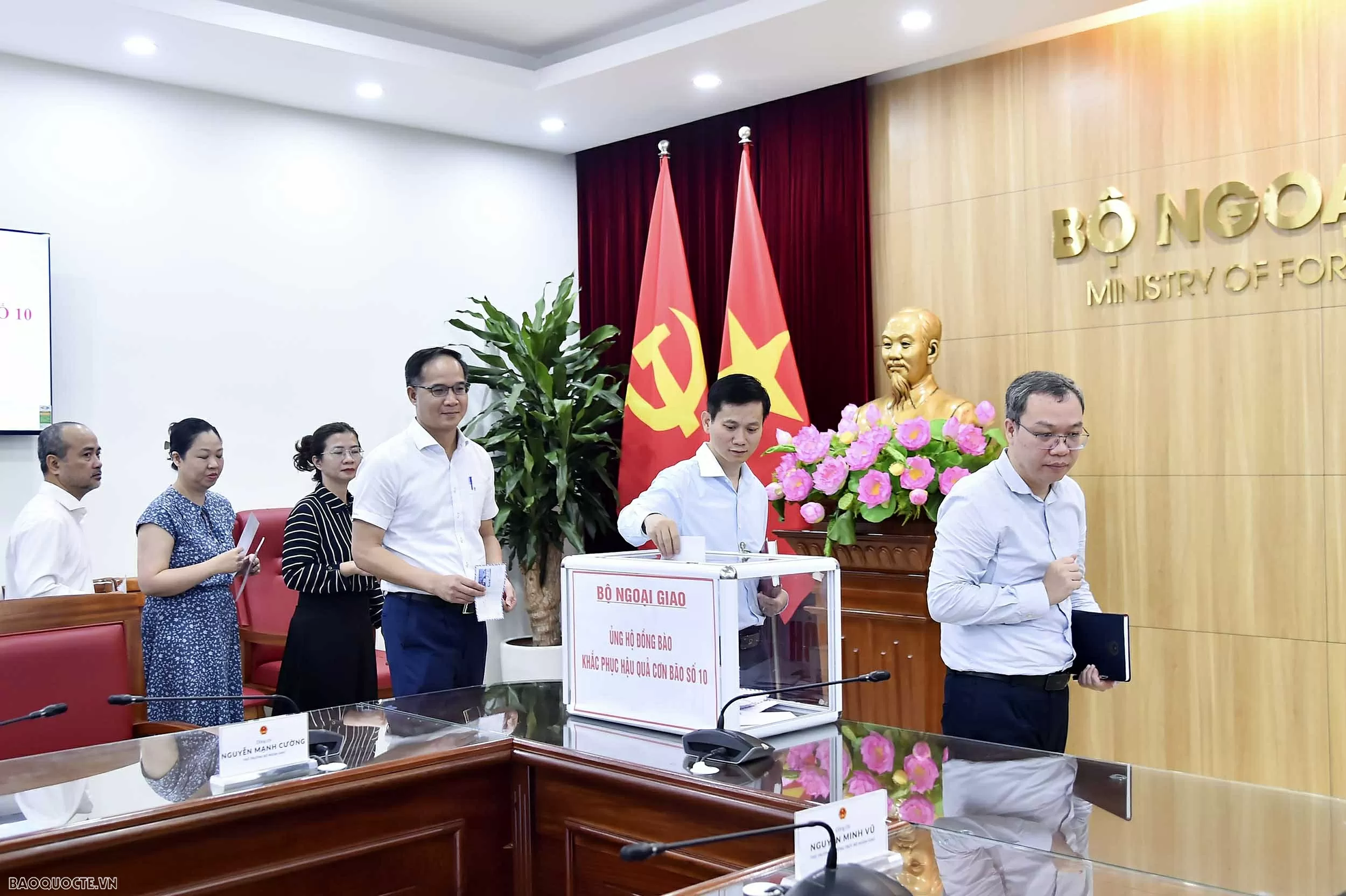 Ministry of Foreign Affairs launches fundraising to support Typhoon No. 10 victims