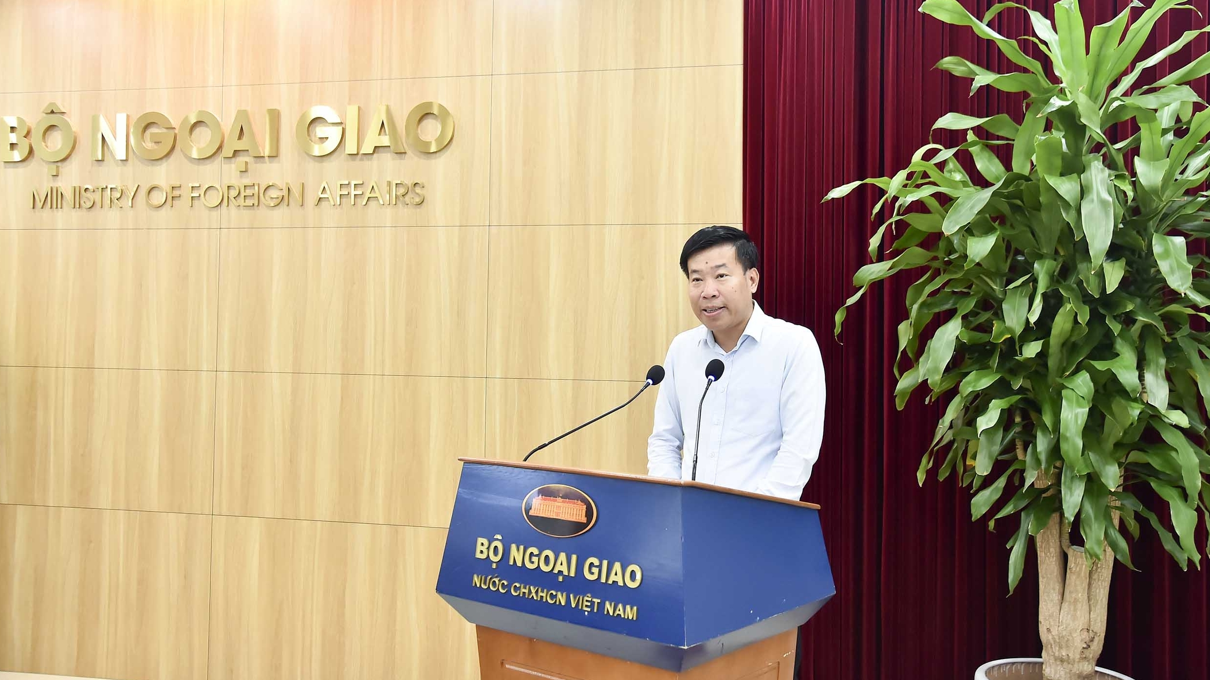 Ministry of Foreign Affairs launches fundraising to support Typhoon No. 10 victims