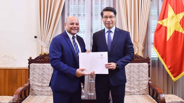Ministry of Foreign Affairs receives Copy of Credentials from newly appointed Egyptian Ambassador to Vietnam