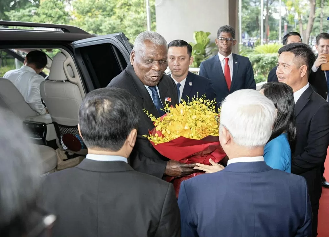 Cuban top legislator esteban lazo strengthens ties with Ho Chi Minh city during official Vietnam visit. (Photo: thanhnien.vn)