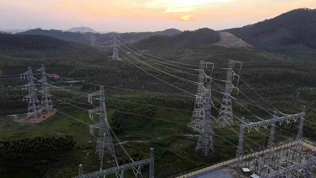 500 kV Lao Cai–Vinh Yen Transmission Line successfully energised, eight months ahead of schedule