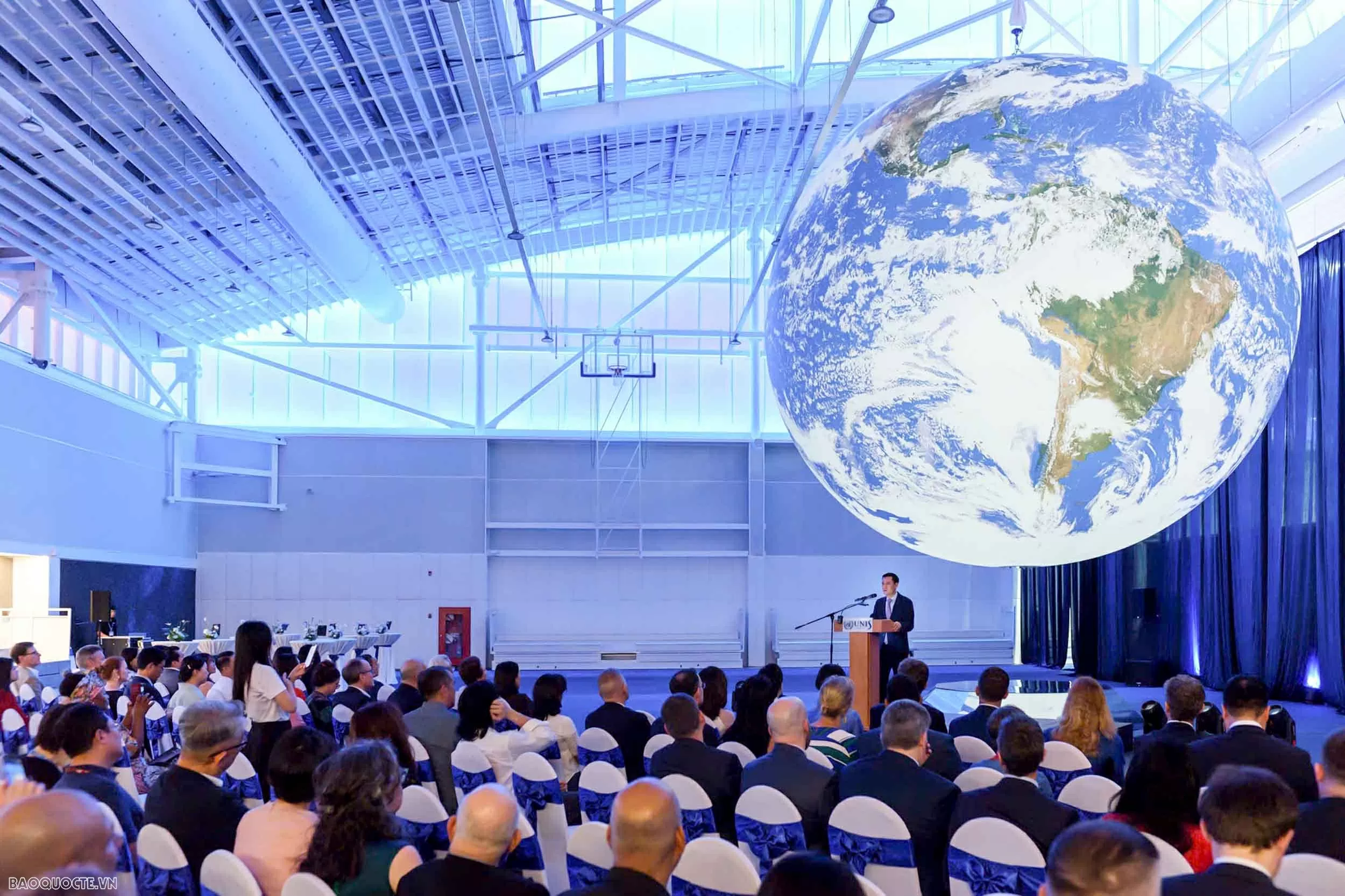 'Mother Earth Gaia' Exhibition spreads message of share responsibility: Deputy FM Dang Hoang Giang