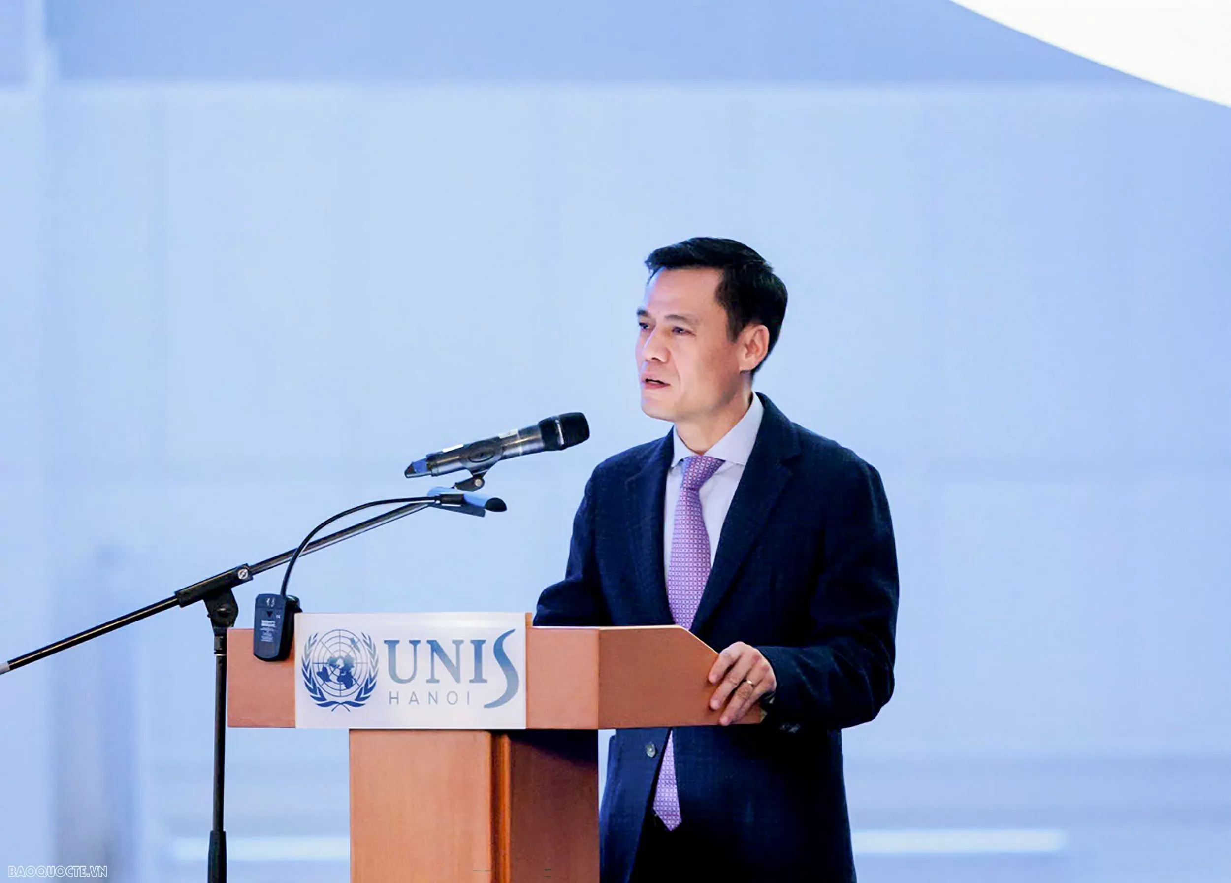 'Mother Earth Gaia' Exhibition spreads message of share responsibility: Deputy FM Dang Hoang Giang 'Mother Earth Gaia' Exhibition spreads message of share responsibility: Deputy FM Dang Hoang Giang