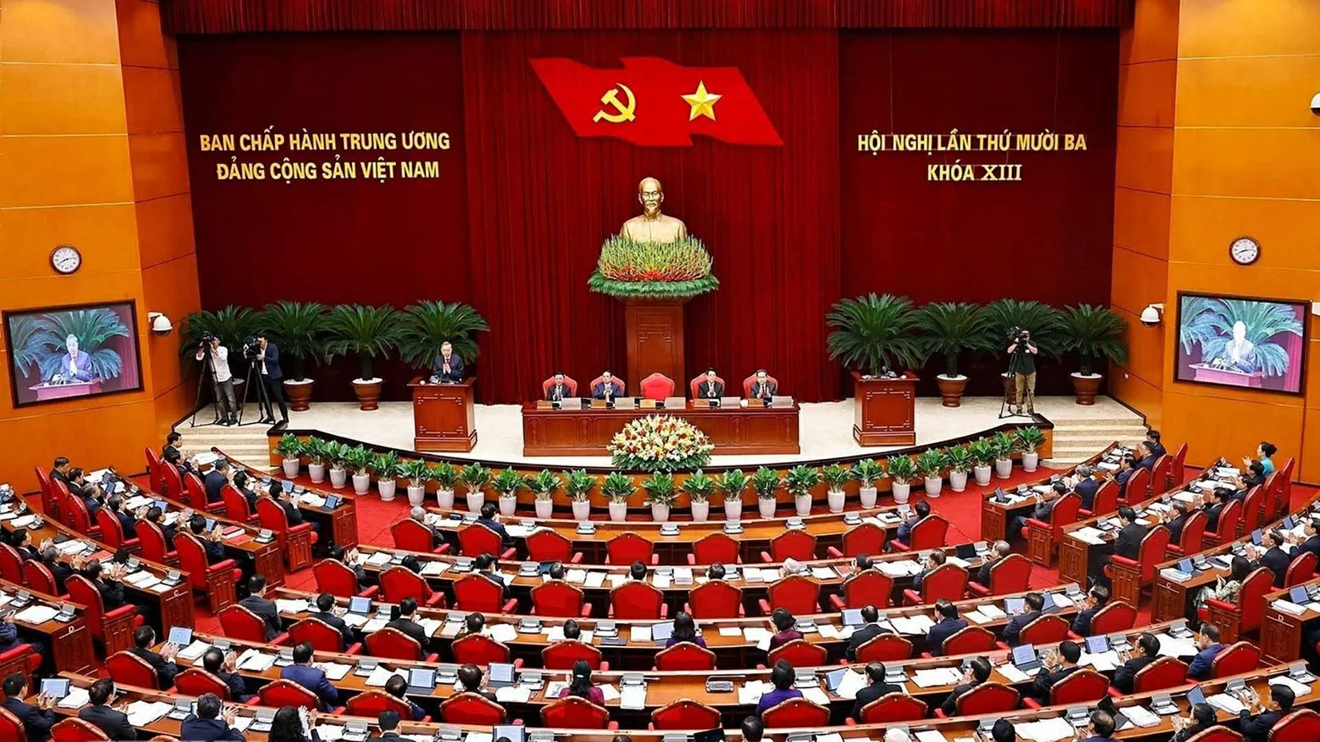 Second working day of 13th Plenum of the 13th Party Central Committee