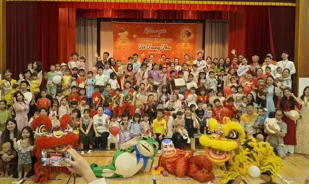 Award ceremony for the photo contest 'Moments of kids learning Vietnamese' in Japan