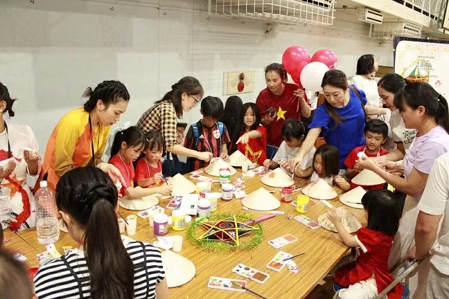 Award ceremony for the photo contest 'Moments of kids learning Vietnamese' in Japan