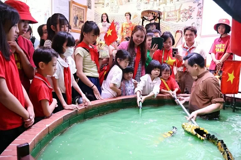 Mid-Autumn reunion at the Vietnam Pavilion at EXPO 2025
